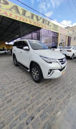 TOYOTA HILUX SW4 2.8 SRX 4X4 7 LUGARES 16V TURBO INTERCOOLER DIESEL 4P AUTOMÁTICO TOYOTA HILUX SW4 2.8 SRX 4X4 7 LUGARES 16V TURBO INTERCOOLER DIESEL 4P AUTOMÁTICO