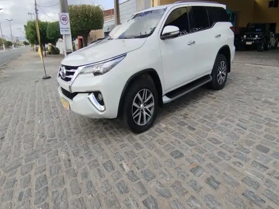 TOYOTA-HILUX SW4-2.8 SRX 4X4 7 LUGARES 16V TURBO INTERCOOLER DIESEL 4P AUTOMÁTICO TOYOTA-HILUX SW4-2016