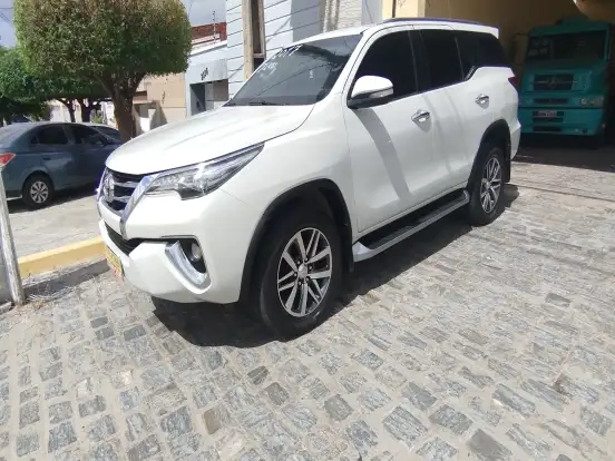 TOYOTA-HILUX SW4-2.8 SRX 4X4 7 LUGARES 16V TURBO INTERCOOLER DIESEL 4P AUTOMÁTICO TOYOTA-HILUX SW4-2016