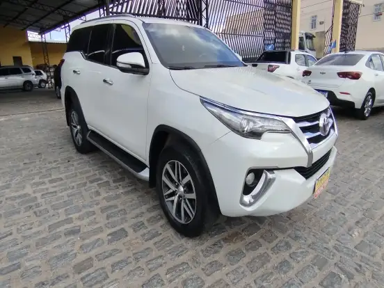 TOYOTA-HILUX SW4-2.8 SRX 4X4 7 LUGARES 16V TURBO INTERCOOLER DIESEL 4P AUTOMÁTICO TOYOTA-HILUX SW4-2016