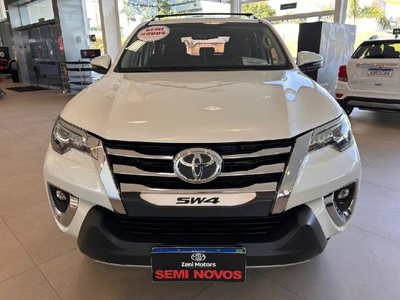 TOYOTA HILUX SW4 2.8 SRX 4X4 16V TURBO INTERCOOLER DIESEL 4P AUTOMÁTICO