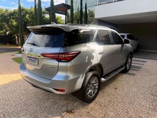 TOYOTA-HILUX SW4-2022