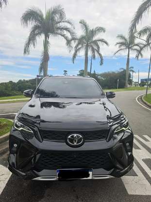 TOYOTA-HILUX SW4-2.8 D-4D TURBO DIESEL SRX PLATINUM 7L 4X4 AUTOMÁTICO TOYOTA-HILUX SW4-2024