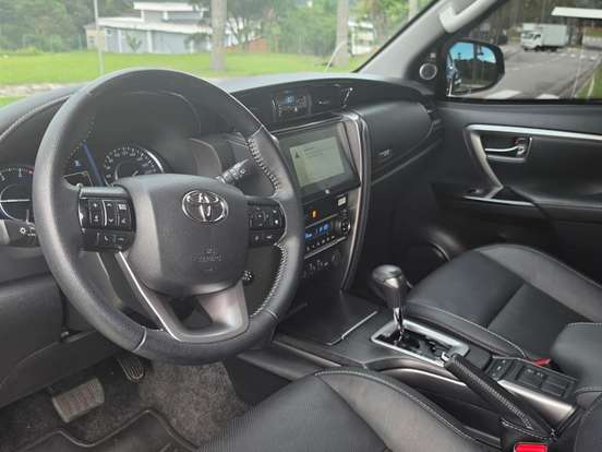 TOYOTA-HILUX SW4-2.8 D-4D TURBO DIESEL SRX PLATINUM 7L 4X4 AUTOMÁTICO TOYOTA-HILUX SW4-2024