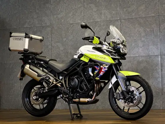 TRIUMPH TIGER 800 XR TRIUMPH TIGER 800 XR