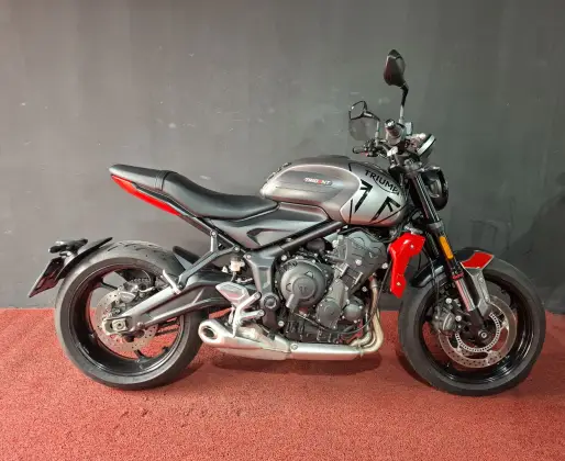 TRIUMPH TRIDENT 660 