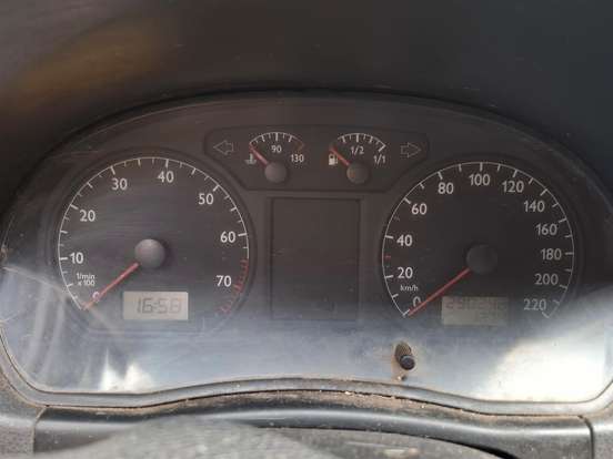 VOLKSWAGEN-POLO-1.6 MI 8V GASOLINA 4P MANUAL VOLKSWAGEN-POLO-2002