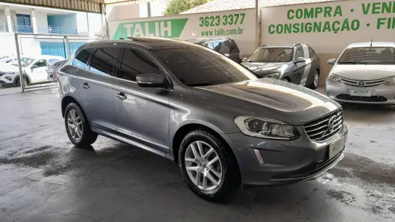 VOLVO XC60 2.0 T5 MOMENTUM GASOLINA 4P AUTOMÁTICO