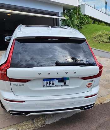 VOLVO-XC60-2017