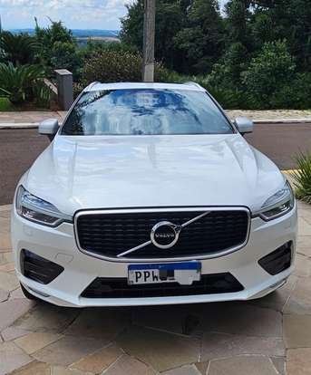 VOLVO-XC60-2017