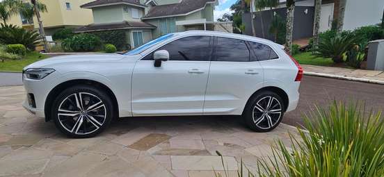 VOLVO-XC60-2017