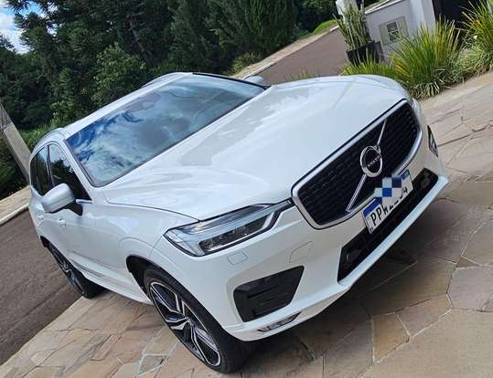 VOLVO-XC60-2017