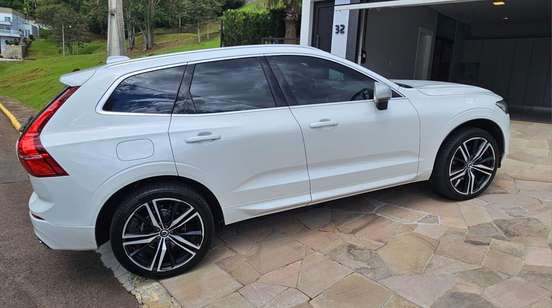 VOLVO-XC60-2017