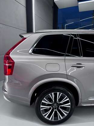 VOLVO-XC90-2022