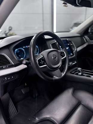 VOLVO-XC90-2022