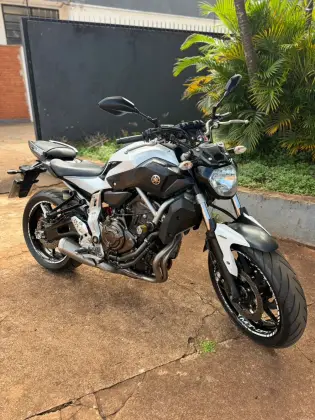 YAMAHA MT-07 