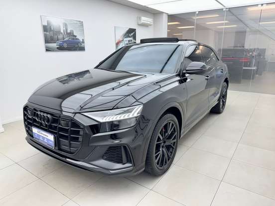 AUDI-Q8-2023