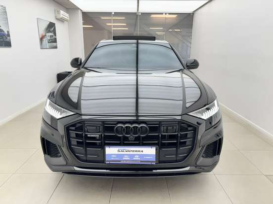AUDI-Q8-2023