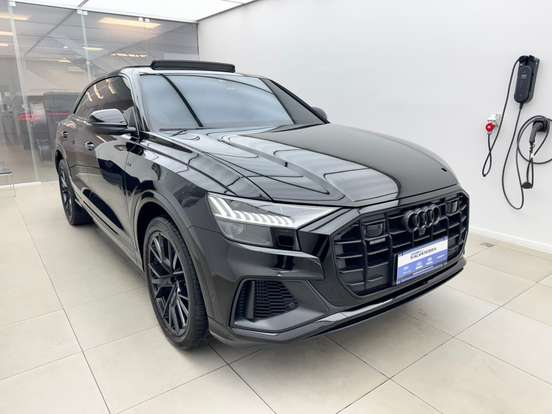 AUDI-Q8-2023