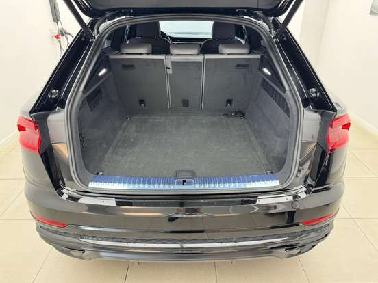 AUDI-Q8-2023