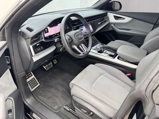 AUDI-Q8-2023