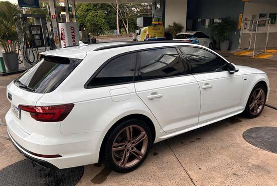 AUDI-A4-2019