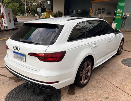 AUDI-A4-2019