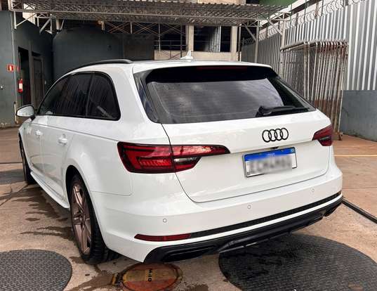 AUDI-A4-2019
