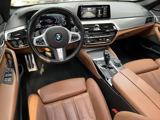 BMW-530e-2019