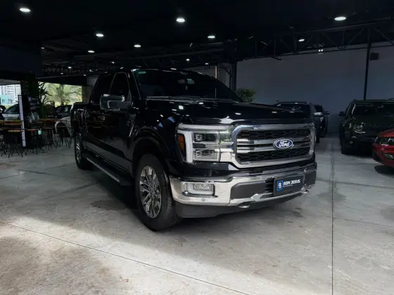 FORD F-150 5.0 V8 GASOLINA CD LARIAT BLACK FX4 AUTOMÁTICO