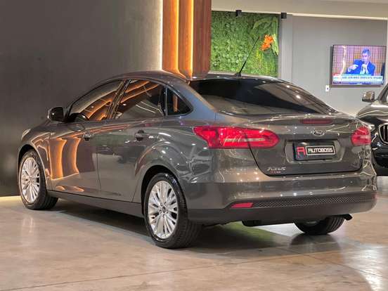 FORD-FOCUS-2017
