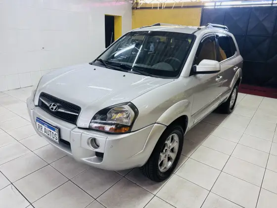 HYUNDAI TUCSON 2.0 MPFI GLS 16V 143CV 2WD FLEX 4P AUTOMÁTICO HYUNDAI TUCSON 2.0 MPFI GLS 16V 143CV 2WD FLEX 4P AUTOMÁTICO