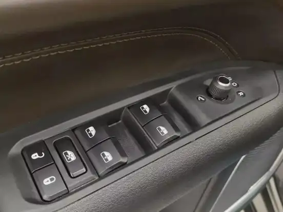 JEEP-COMMANDER-2.0 HURRICANE 4 TURBO GASOLINA OVERLAND AT9 JEEP-COMMANDER-2024