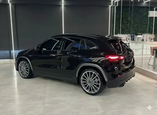 MERCEDES-BENZ-GLA 35 AMG-2025