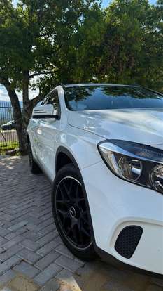 MERCEDES-BENZ-GLA 200-2018