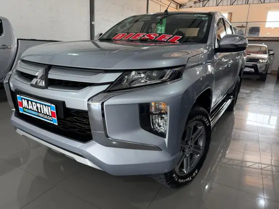 MITSUBISHI L200 TRITON 2.4 16V TURBO DIESEL SPORT HPE CD 4P 4X4 AUTOMÁTICO MITSUBISHI L200 TRITON 2.4 16V TURBO DIESEL SPORT HPE CD 4P 4X4 AUTOMÁTICO
