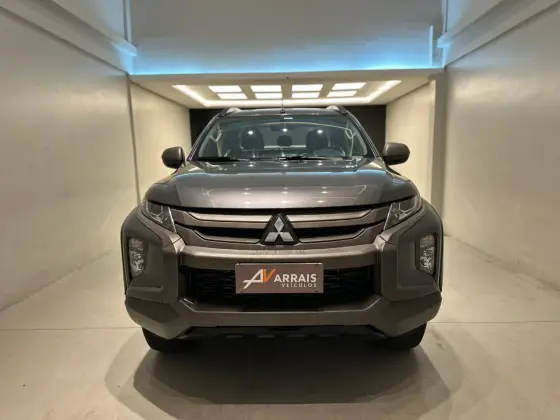 MITSUBISHI TRITON 2.4 BITURBO DIESEL CD GLS 4X4 AUTOMÁTICO