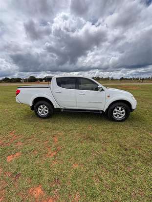 MITSUBISHI-L200 TRITON-3.2 HPE 4X4 CD 16V TURBO INTERCOOLER DIESEL 4P MANUAL MITSUBISHI-L200 TRITON-2013