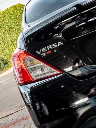 NISSAN-VERSA-2018