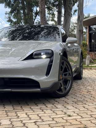 PORSCHE-TAYCAN-2022