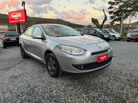 RENAULT FLUENCE 2.0 DYNAMIQUE 16V FLEX 4P MANUAL RENAULT FLUENCE 2.0 DYNAMIQUE 16V FLEX 4P MANUAL