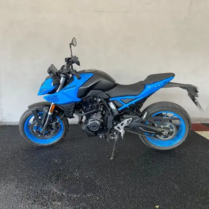 SUZUKI GSX-8S 