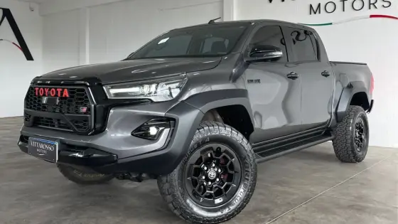 TOYOTA HILUX 2.8 D-4D TURBO DIESEL CD GR-S 4X4 AUTOMÁTICO