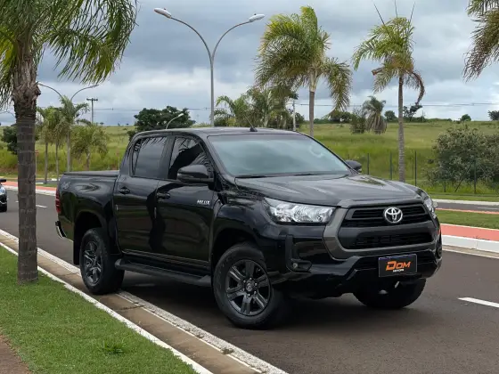 TOYOTA HILUX 2.8 D-4D TURBO DIESEL CD SR 4X4 AUTOMÁTICO