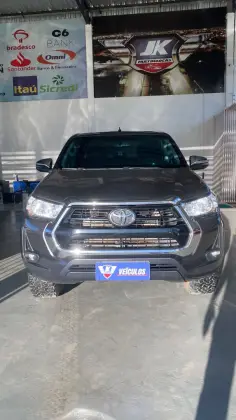 TOYOTA HILUX 2.8 D-4D TURBO DIESEL CD SRV 4X4 AUTOMÁTICO