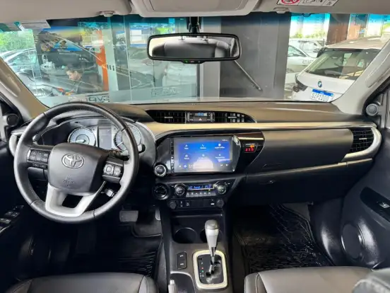 TOYOTA-HILUX-2023