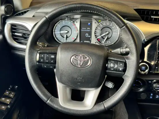 TOYOTA-HILUX-2023