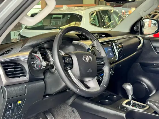 TOYOTA-HILUX-2023