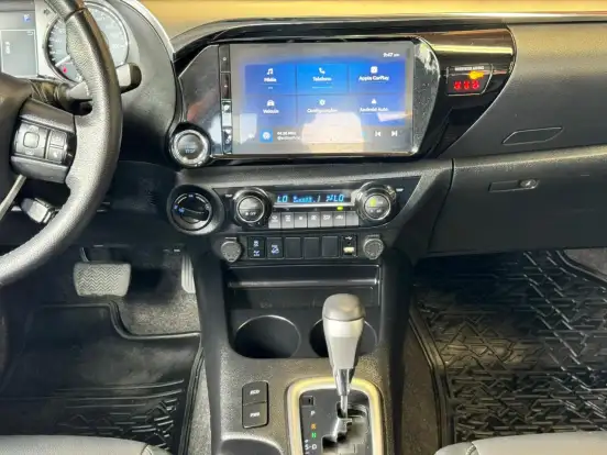 TOYOTA-HILUX-2023