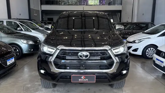 TOYOTA HILUX 2.8 D-4D TURBO DIESEL CD SRX 4X4 AUTOMÁTICO TOYOTA HILUX 2.8 D-4D TURBO DIESEL CD SRX 4X4 AUTOMÁTICO